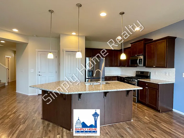 2420 Burlwood St NE — Photo 5