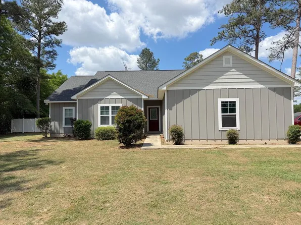 59 Lakeview Cir, Douglas, GA 31535