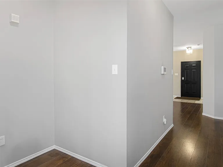 605 Chestnut Ct — Photo 15