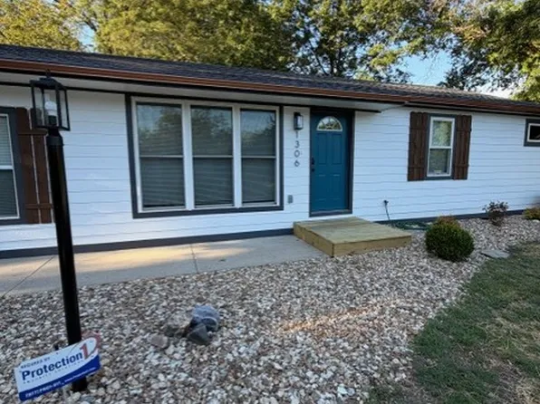 1306 W 22nd St, Lawrence, KS 66046