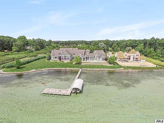 3rd image of 462 Fox Lake Trl