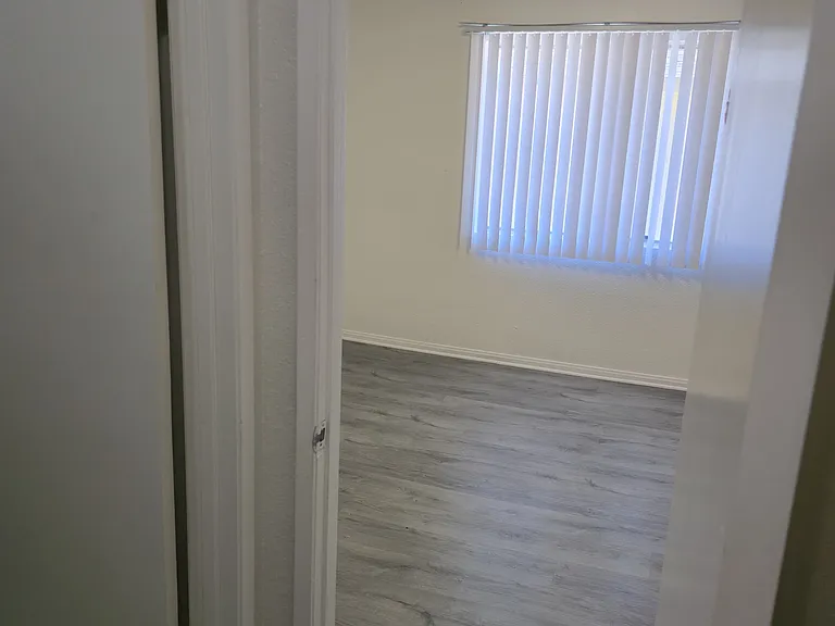 349 S Ashford Ave — Photo 16