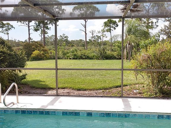 3rd image of 323 Rubens Dr