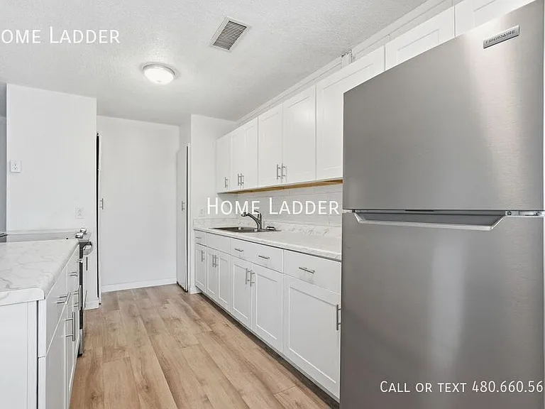 1332 W 5th St #8 — Photo 4