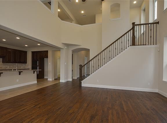 4th image of 216 Birdcall Ln