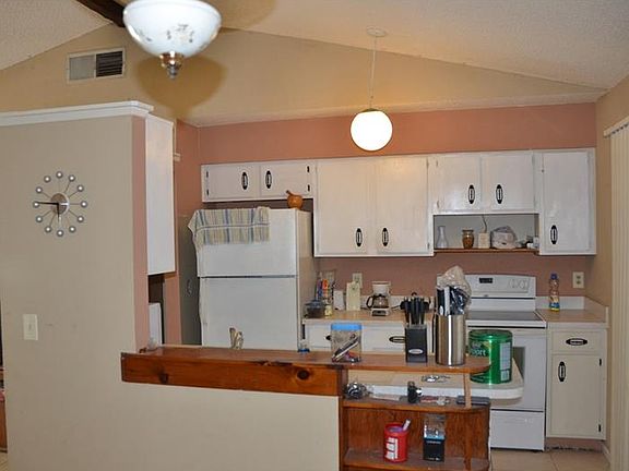 4th image of 1169 Algoma St