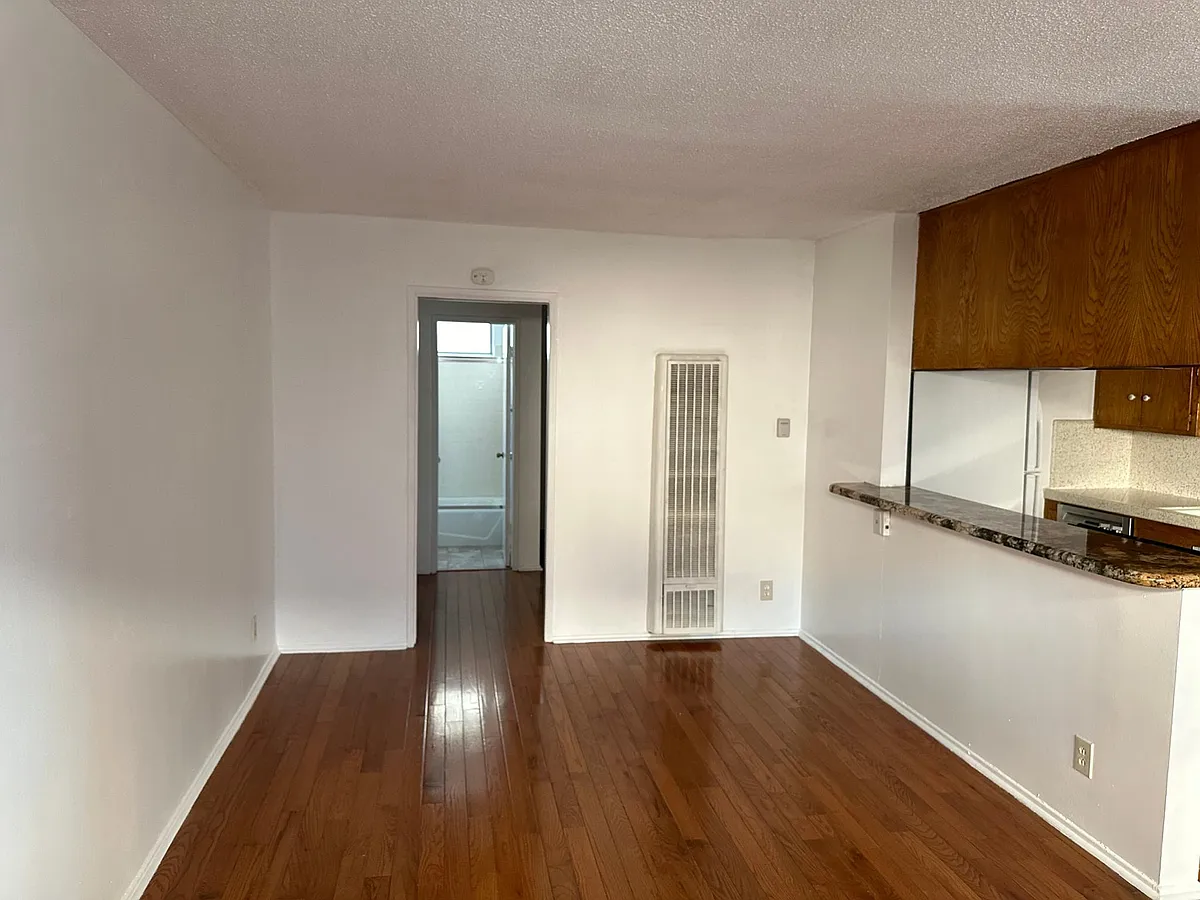 Building Photo - 5927 Gregory Ave #1