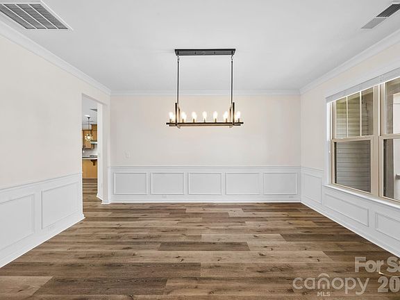 3rd image of 7140 Streamhaven Dr