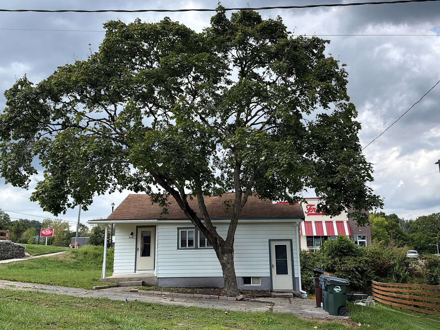 2 bed, 877 sqft, $1,100 — Photo 1