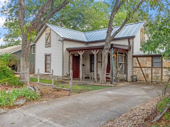 207 S Bowie St, Fredericksburg, TX 78624