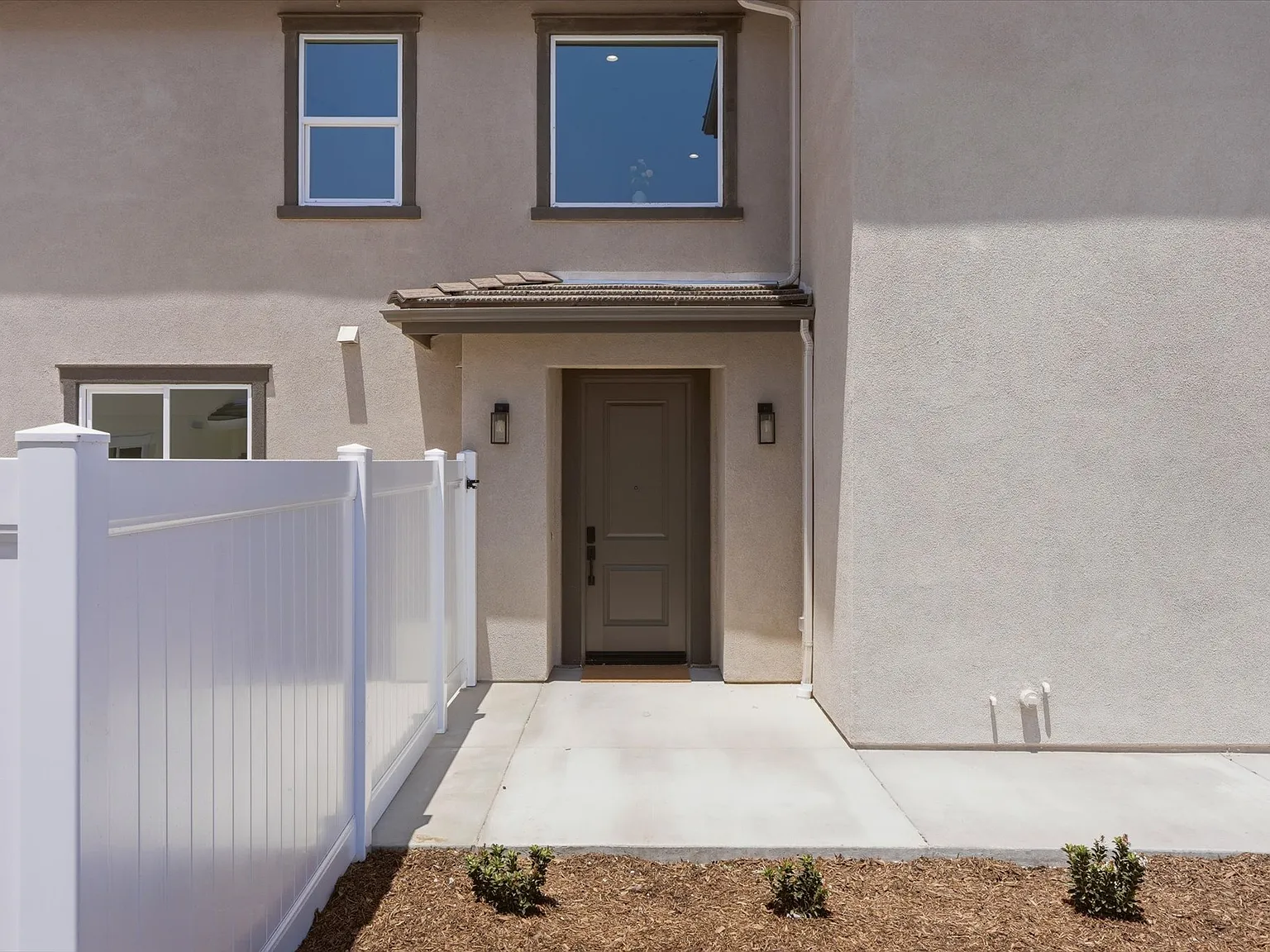 4 bed, 2.5 bath, 1950 sqft, $3,875 — Photo 3