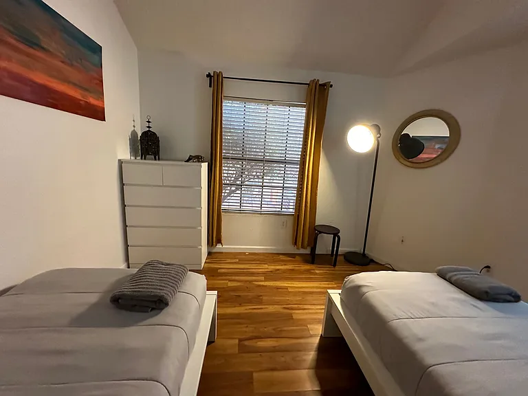 602 N May St #7 — Photo 8