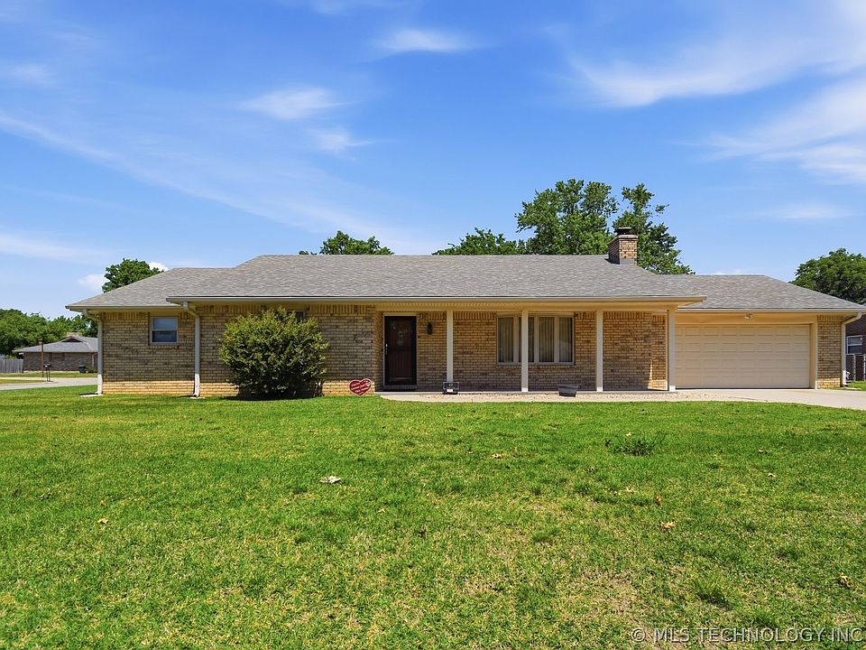 1st image of 401 Moore Ln