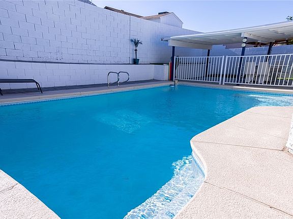 3rd image of 1108 Greystone Dr