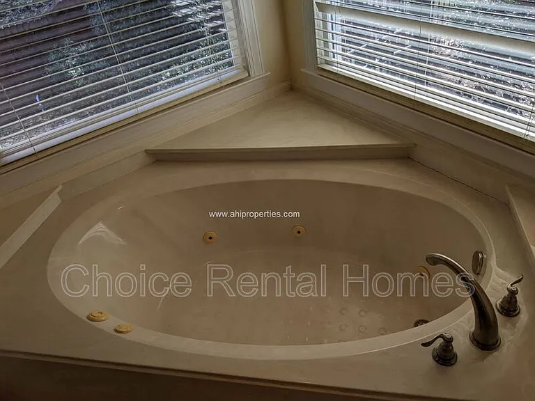 8014 Greystone Grn — Photo 7