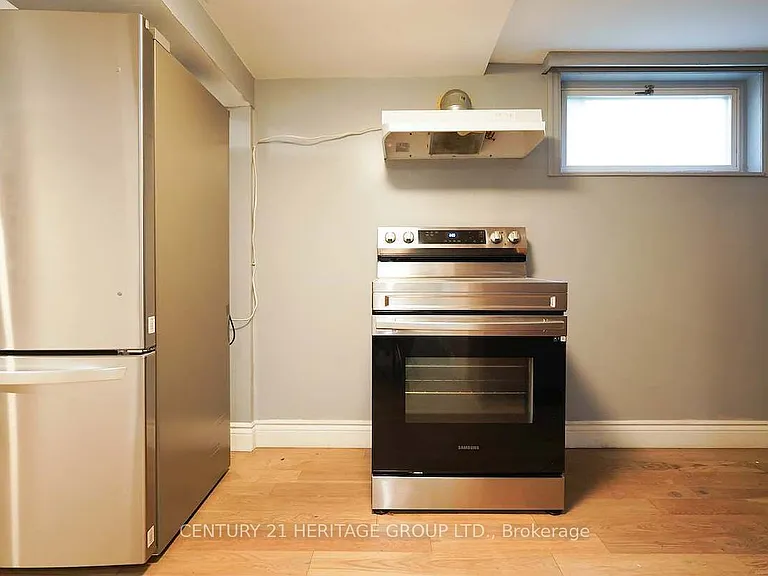 328 Moore Park Ave #LOWER — Photo 13