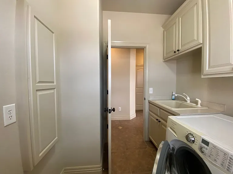 3605 N Narcissus Ave — Photo 31
