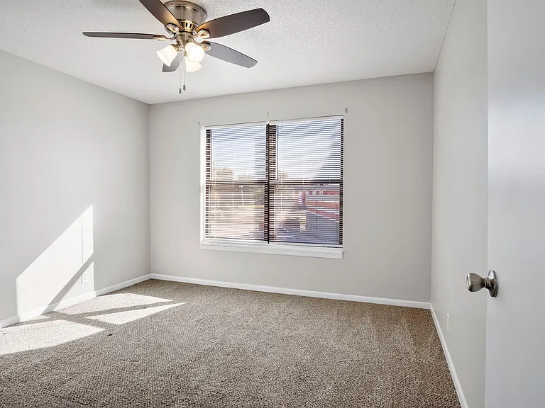 Hillside Apartments — Photo 14