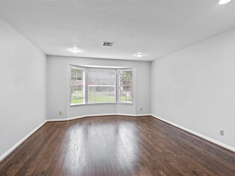 118 E Thornton Rd — Photo 12