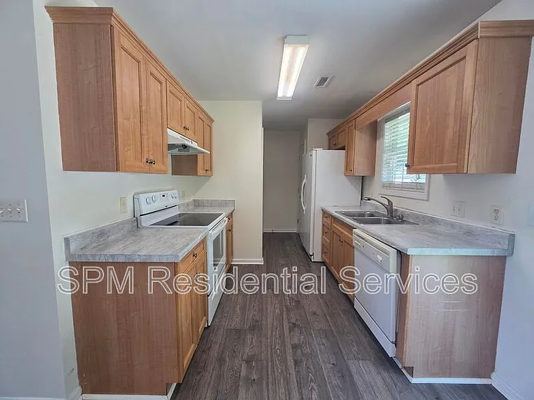 1798 Liz Ln NE — Photo 5