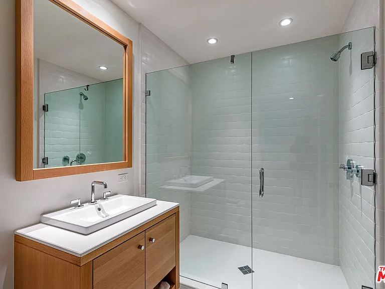 25160 Malibu Rd — Photo 20