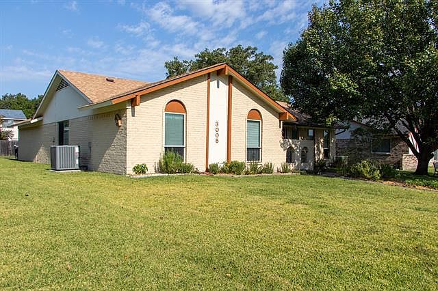 1st image of 3005 Emerald Dr