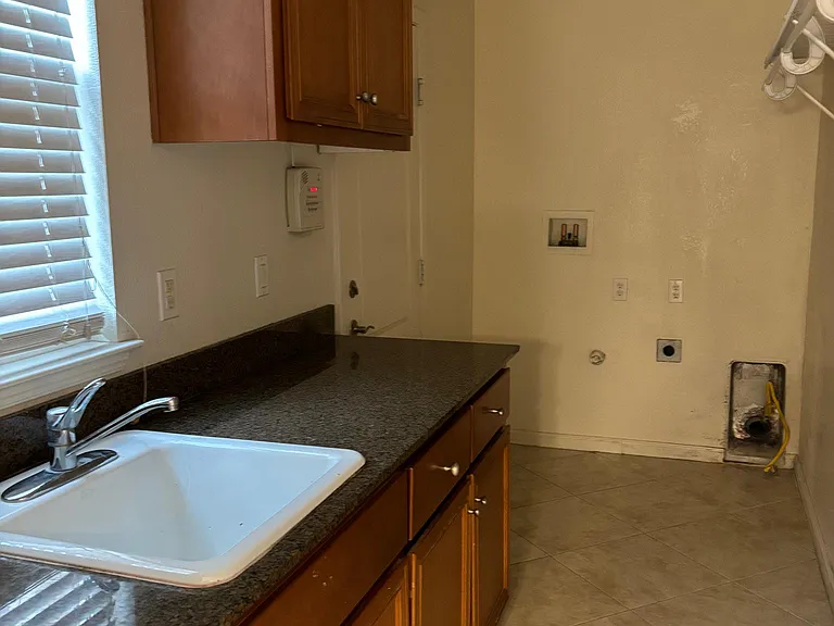 715 S Comunidad St — Photo 14