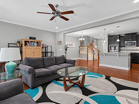 4th image of 115 Ribbon Walk Ln