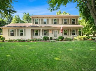 1200 Crestview Dr, Batavia, IL 60510