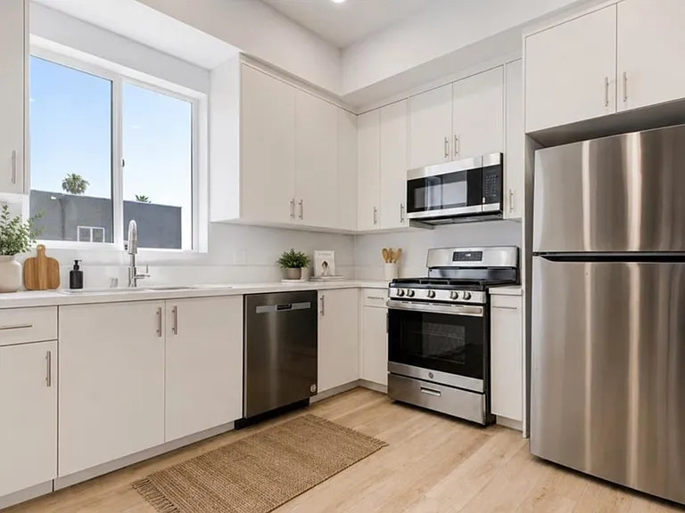 14810 Delano St #302 — Photo 2