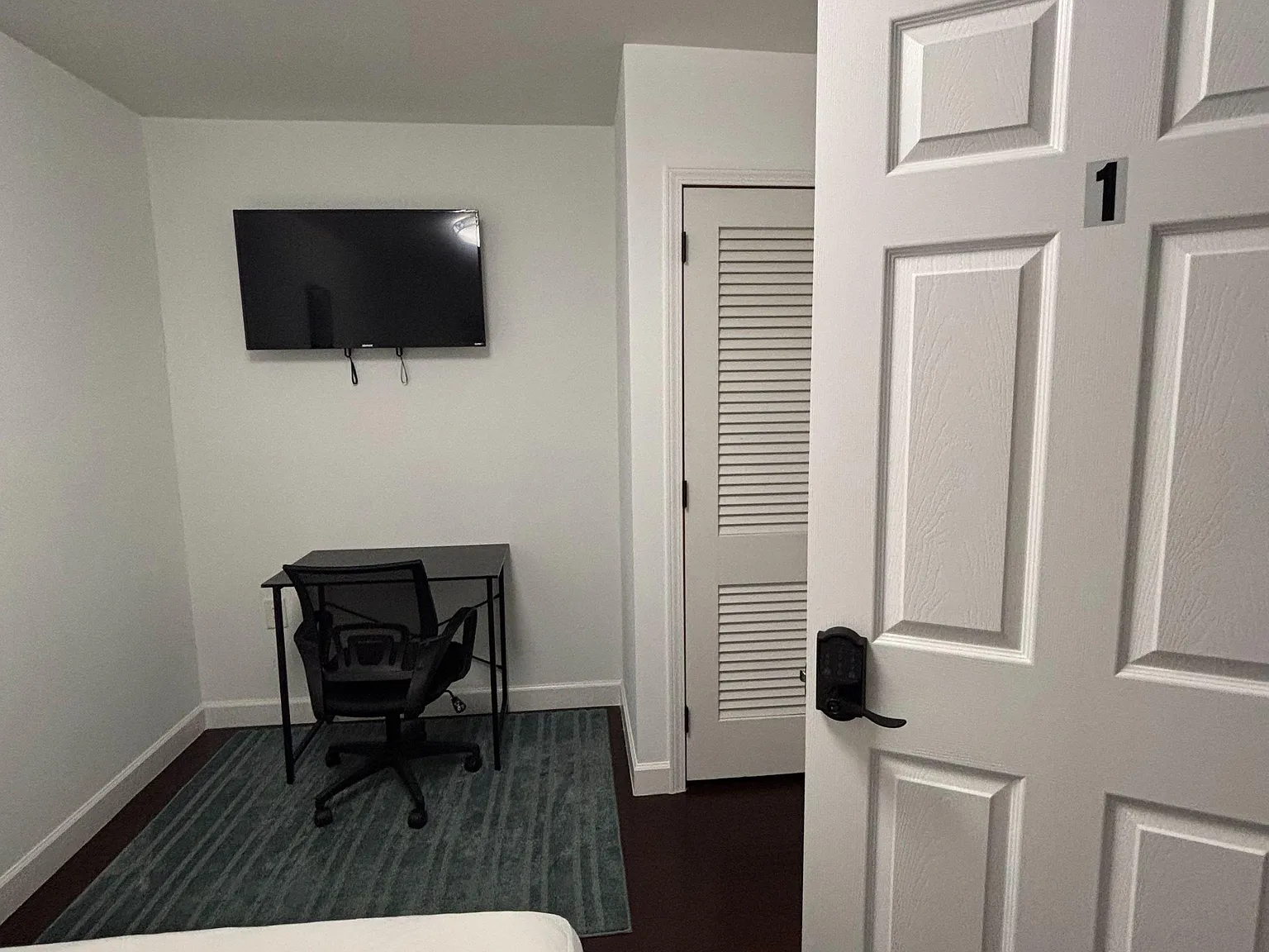 4 bed, 4.0 bath, 2880 sqft, $866 — Photo 2