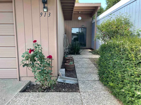 913 Del Oro Pl, Woodland, CA 95695