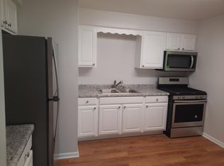 754 S McHenry Ave #B, Crystal Lake, IL 60014