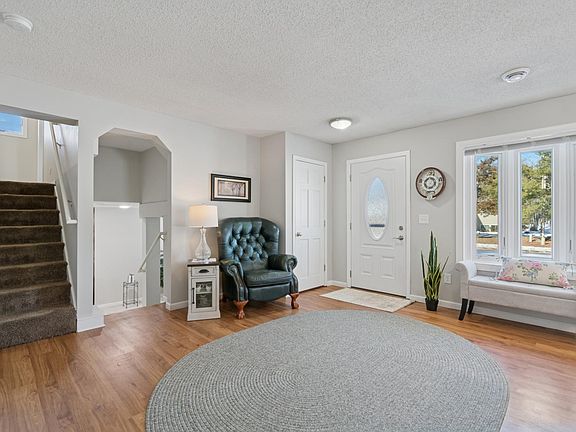 4th image of 208 106th Ave NW