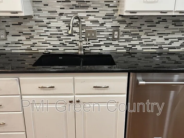 1608 S Kalanchoe Ave — Photo 12