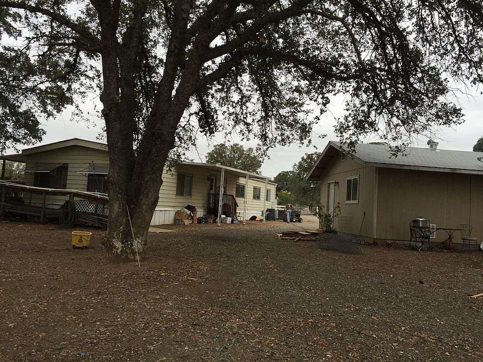 Home and garage from backyar