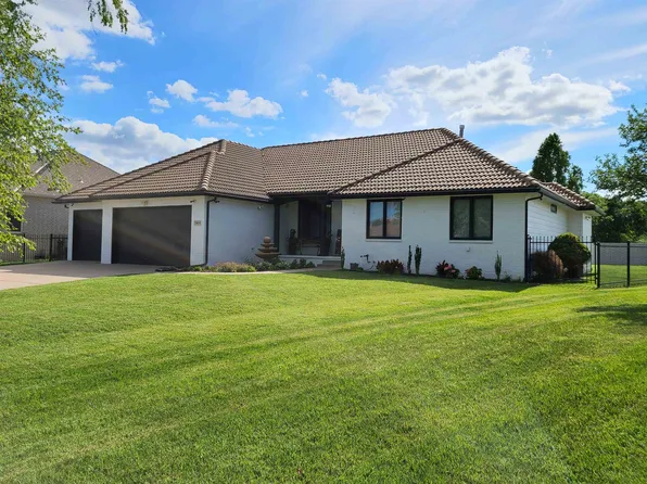 8010 E Champions Ct, Wichita, KS 67226