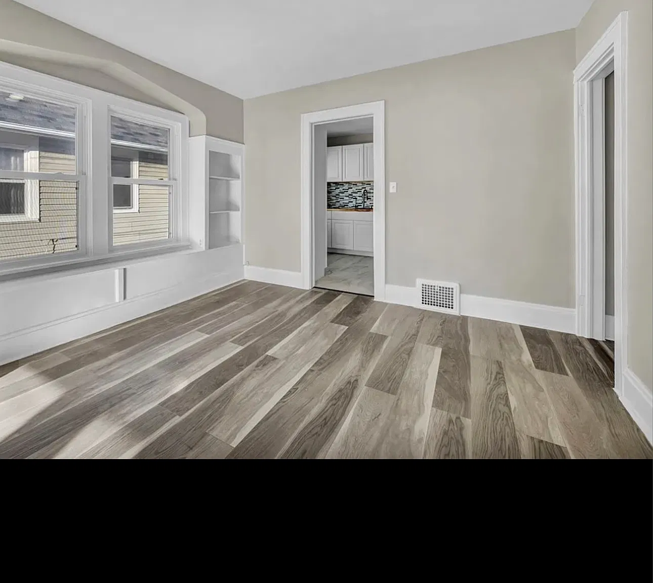 2211 Chesterland Ave — Photo 1