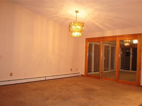 3rd image of 56 Barbara Ann Dr