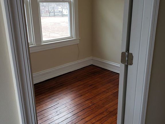 4th image of 24 E 32nd St