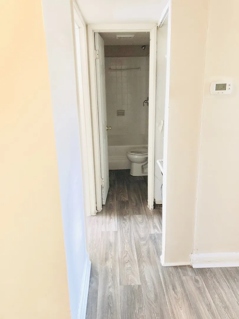 1744 Lyle Avenue — Photo 3
