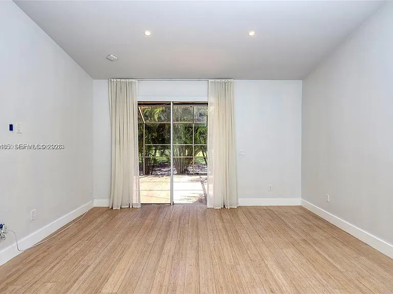 4761 NW 98th Pl — Photo 11
