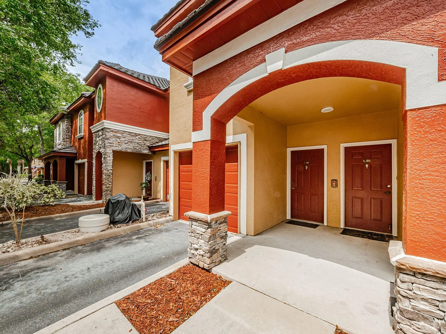 2 bed, 1165 sqft, $2,400 — Photo 3