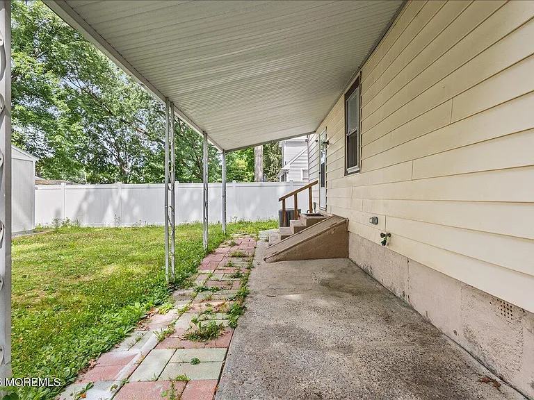 61 Cooney Ave — Photo 23