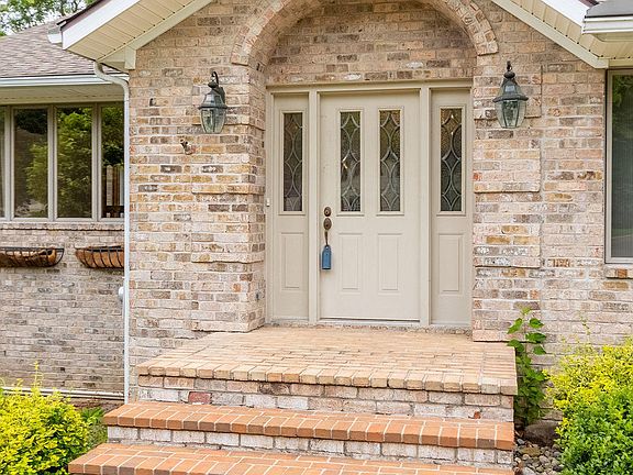 3rd image of 7139 Willow Woods Cir
