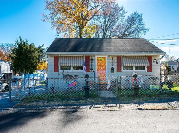 615 Greenwood Ave, Laurence Harbor, NJ 08879