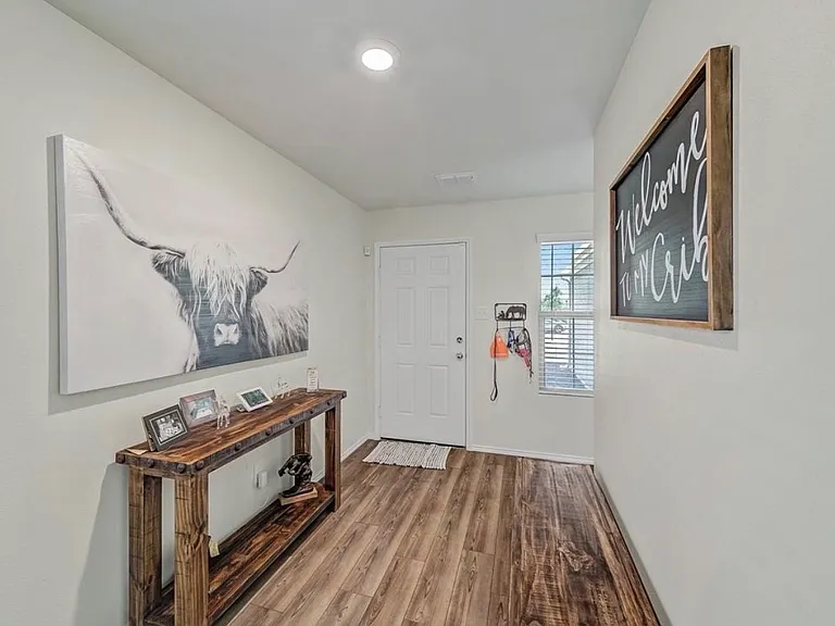 2313 Sandhill Ct — Photo 4