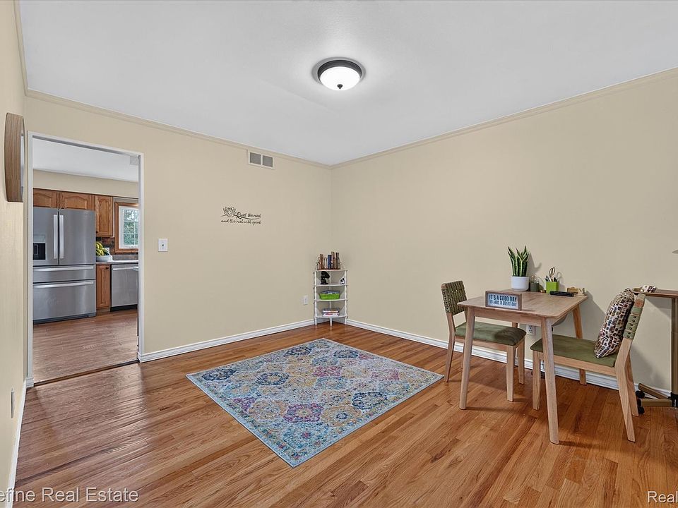 35484 Bennett St, photo 25