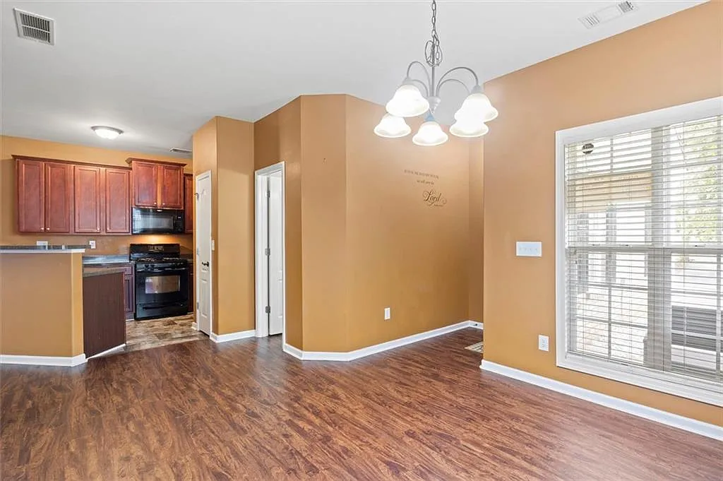 3 bed, 2.5 bath, 1700 sqft, $2,300 — Photo 3