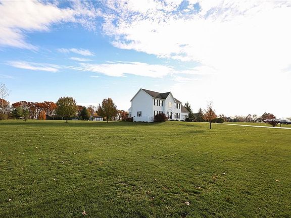 3rd image of 22 Gravel Hill Ln